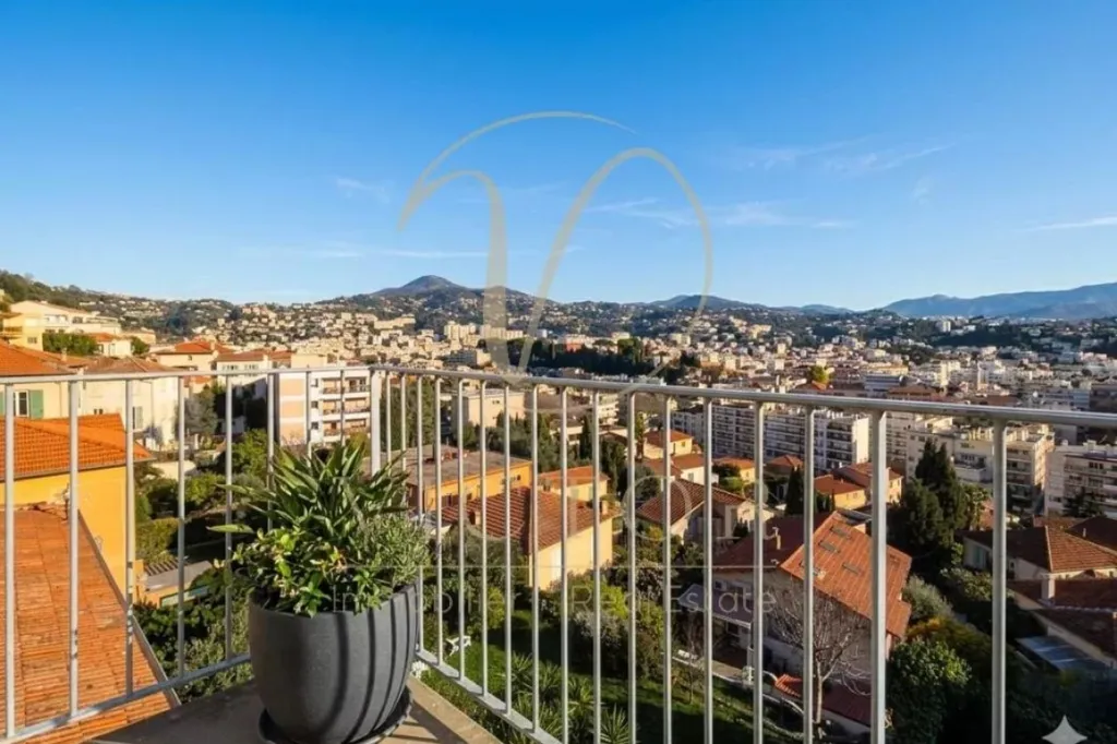 Balcon - Appartement 2 Pièces avec Balcon à Nice