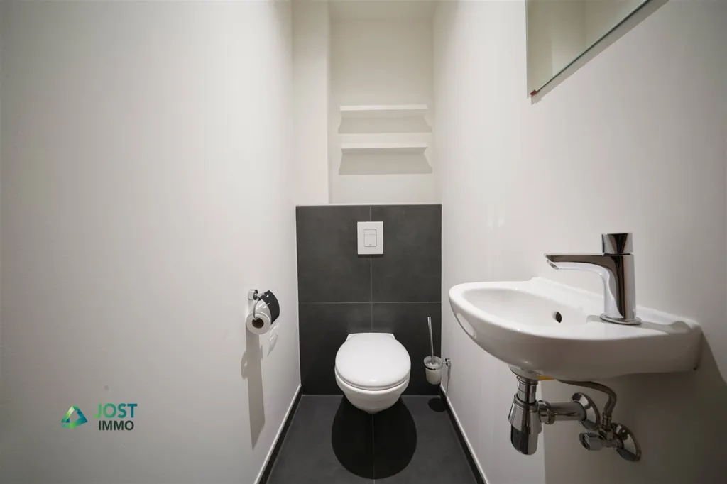 Salles de bain - Appartement Moderne avec Balcon à Winseler