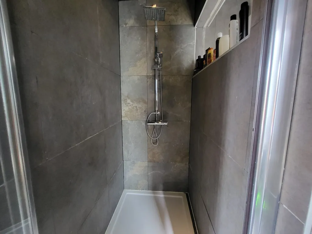Salles de bain - Appartement 2 Chambres à Schaerbeek avec Parking Optionnel