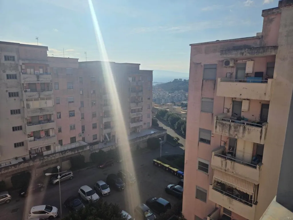 Rõdu - Bright Apartment with Balcony in Messina