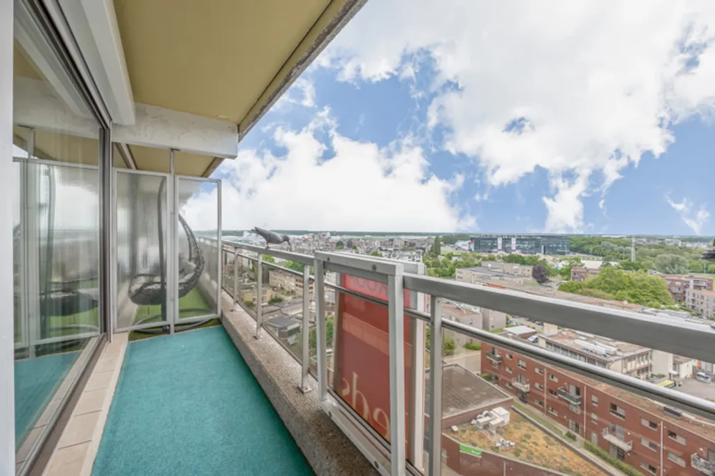 Balcon - Appartement avec Vue Imprenable sur la 12e Étage à Anvers