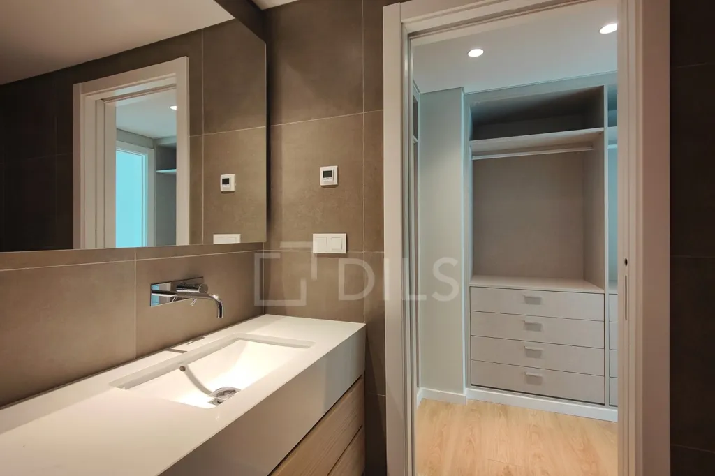 Bagni - 4-Bedroom House with Pool in Estoril