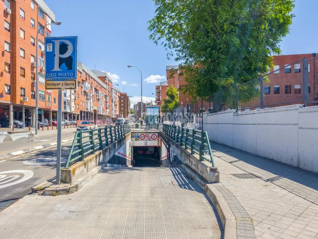 Extérieur - Garage Space with Lift in Madrid