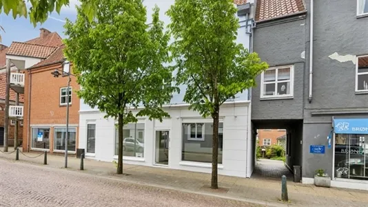 Välivaade - Shop with Large Windows in Brønderslev