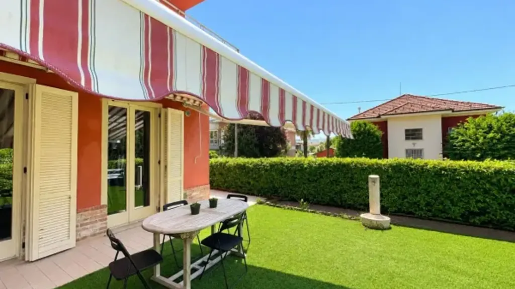 Terrass - Modern Apartment with Private Garden in Vezza d'Alba