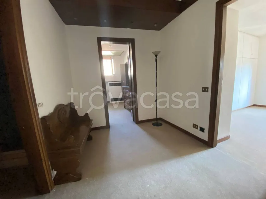 Entrée - Historic Apartment with Panoramic View in Novara