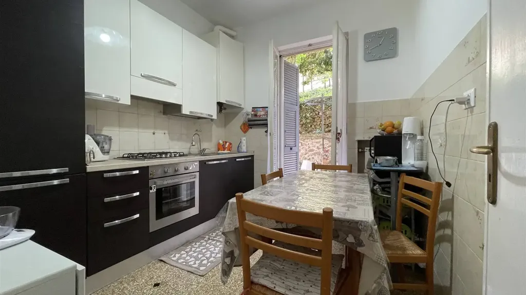 Cuisine - Apartment with Terraced View in Noli, Savona