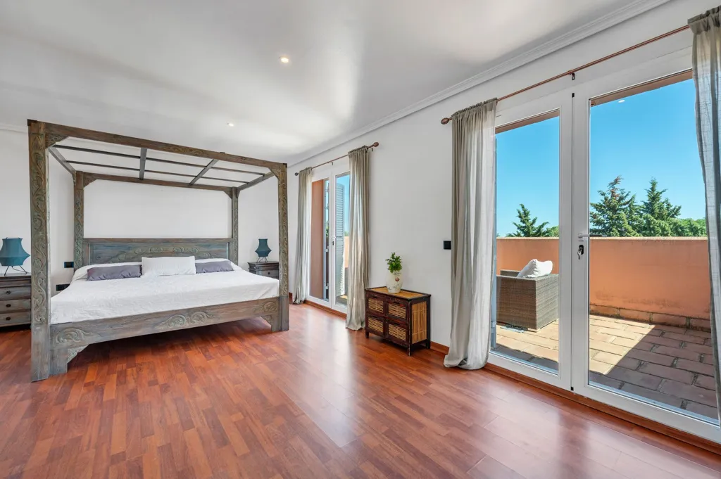 Bedrooms - Andalusian Villa with Pool in Sotogrande