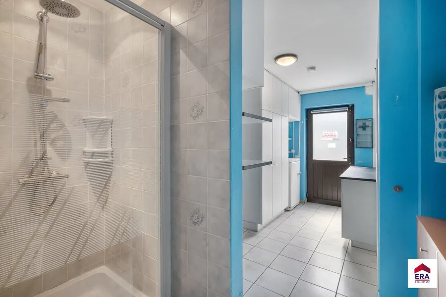 Salles de bain - Appartement avec Atelier de 240 m² et Jardin à Bruxelles