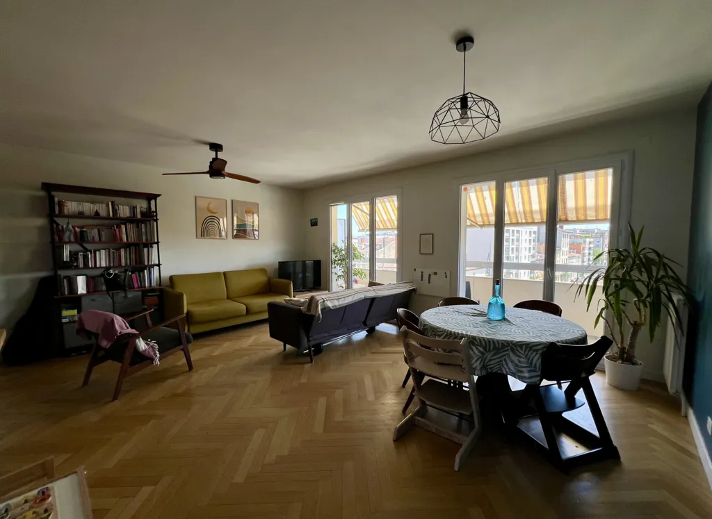 Séjour - Appartement T4 avec Parking à Villeurbanne