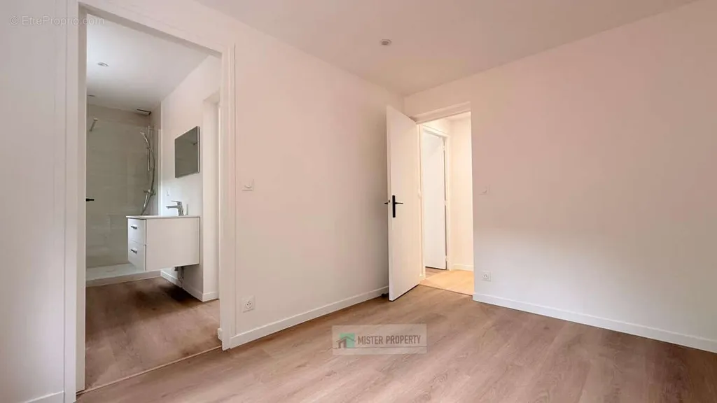 hallway_entrance