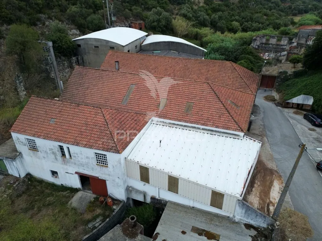 Õhuvaade - Industrial Warehouse with Solar Exposure in Vila Moreira