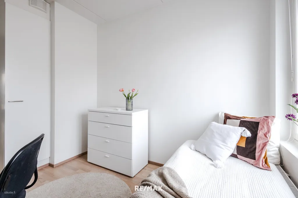 Bedrooms - Modern Apartment with West-Facing Terrace in Länsi-Pasila