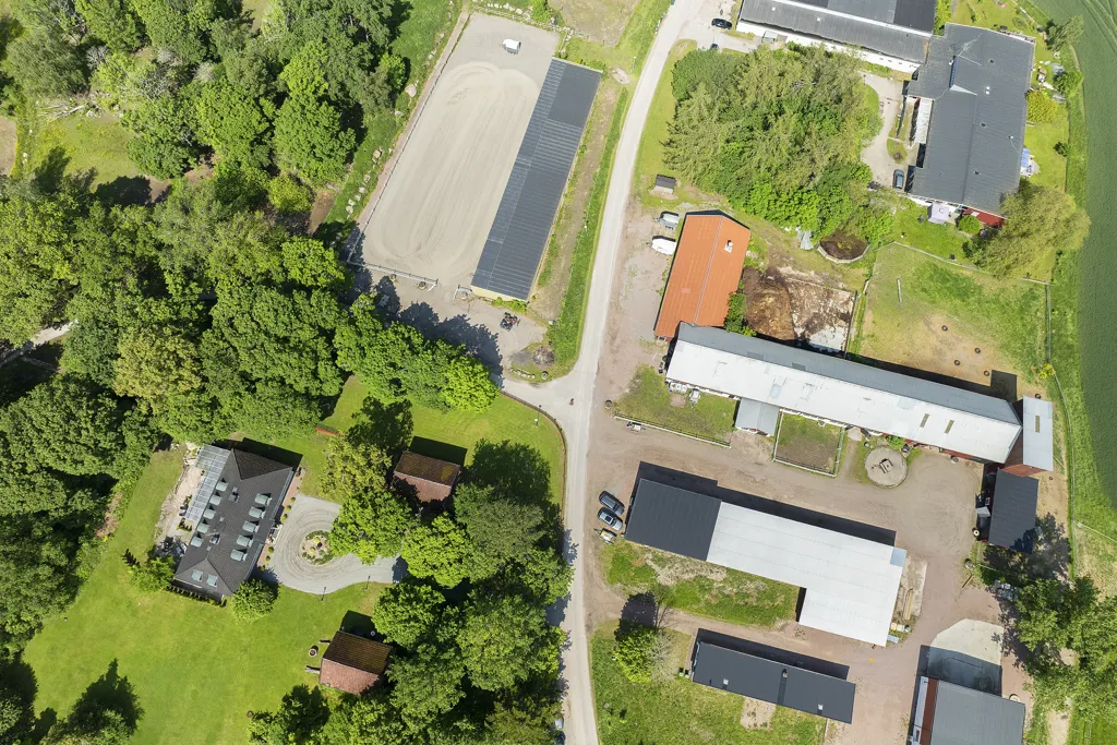 Õhuvaade - Equestrian Estate with Stables in Kolbäck