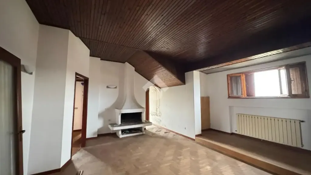 Pièces - Mansard Apartment with Central Location in Marano Ticino
