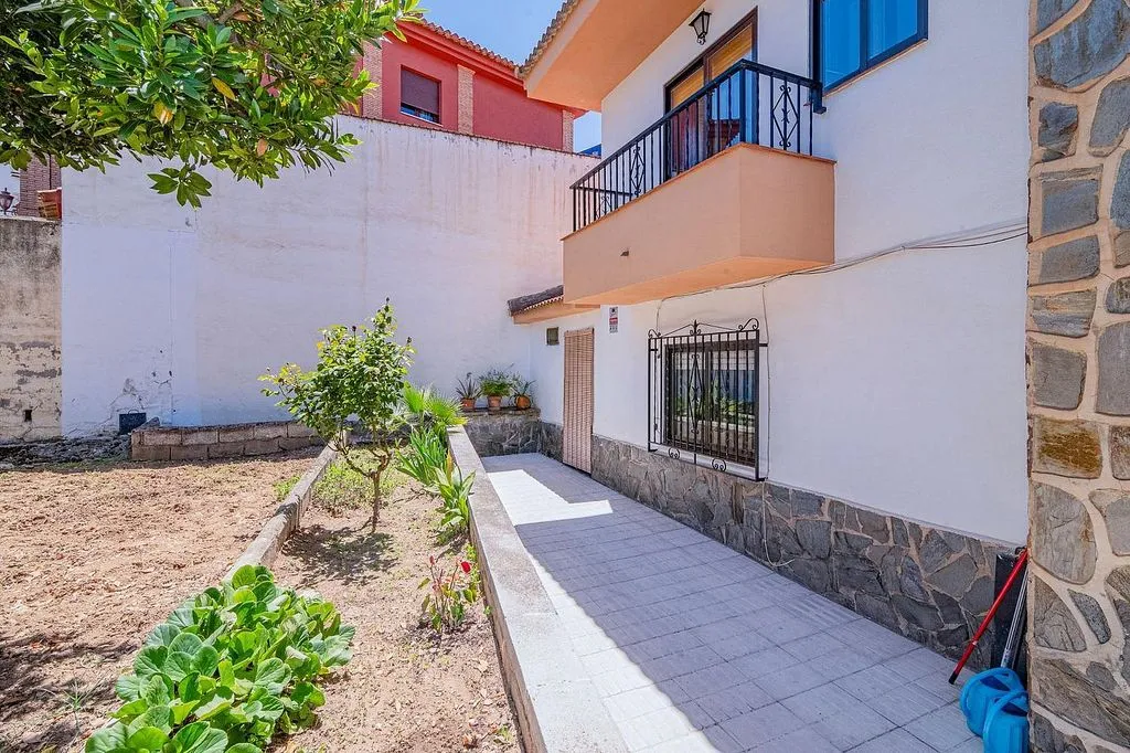 Aed - Chalet with Pool and Garden in Cajar