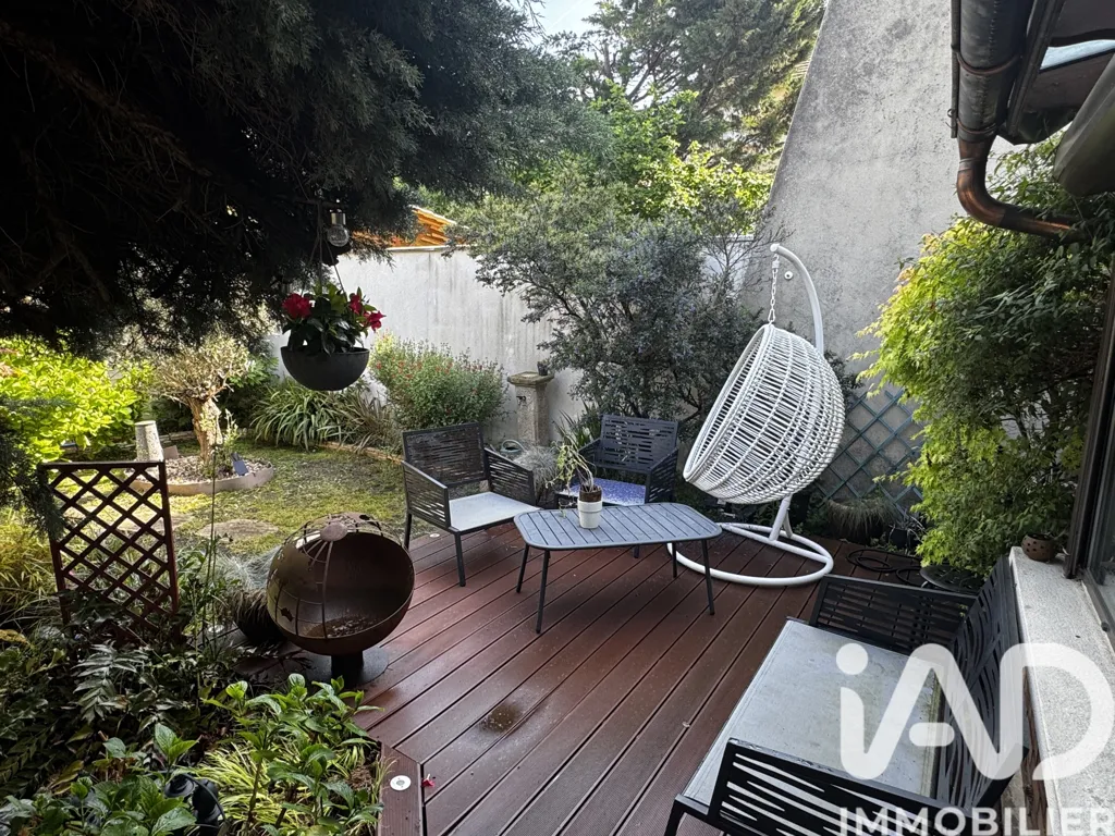 Aed - Charming Townhouse with Garden in Bondy