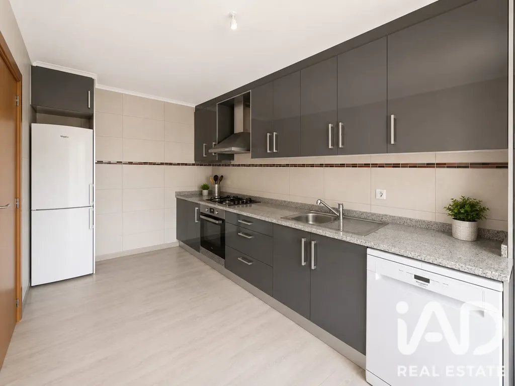 Kitchen - T3 Apartment with Private Garage in Santa Comba Dão