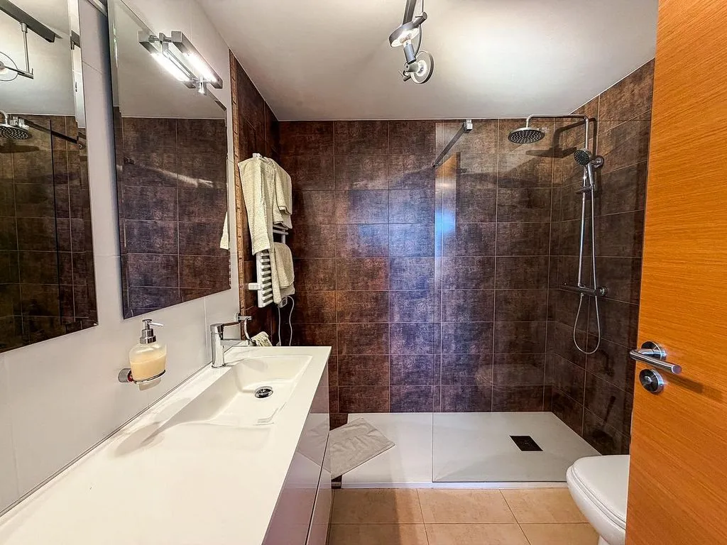 Bathrooms - Apartment with Pool and Golf View in Mar Menor