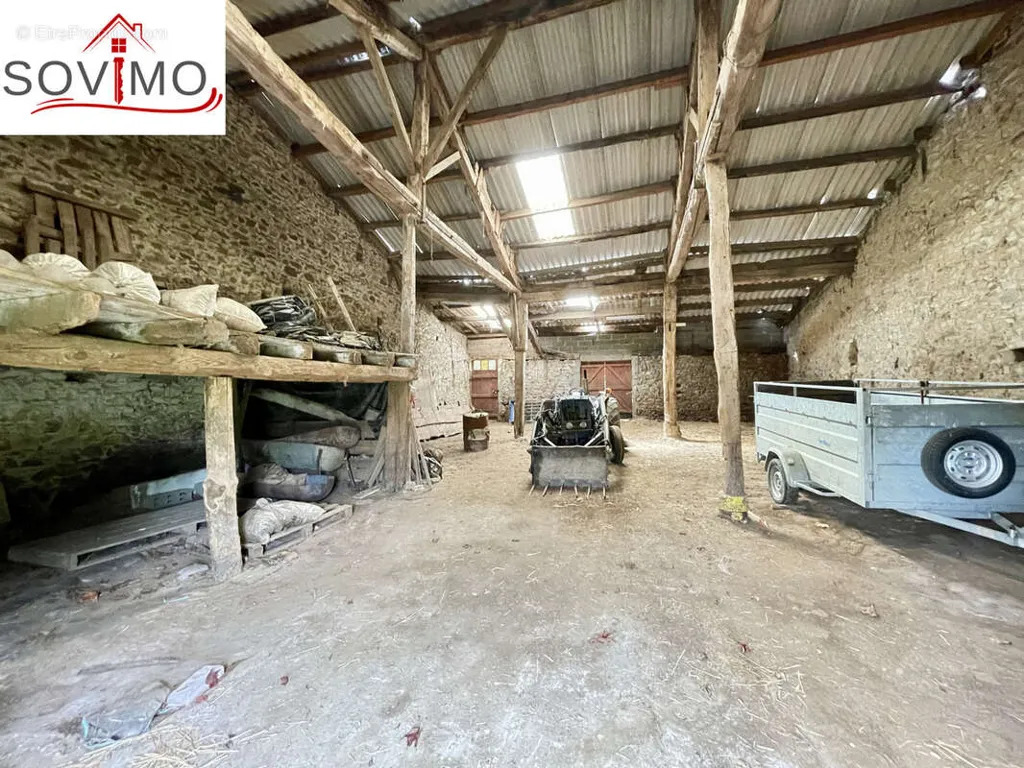 Garage - Fermette avec Dépendances et Vue sur la Vallée à Suris