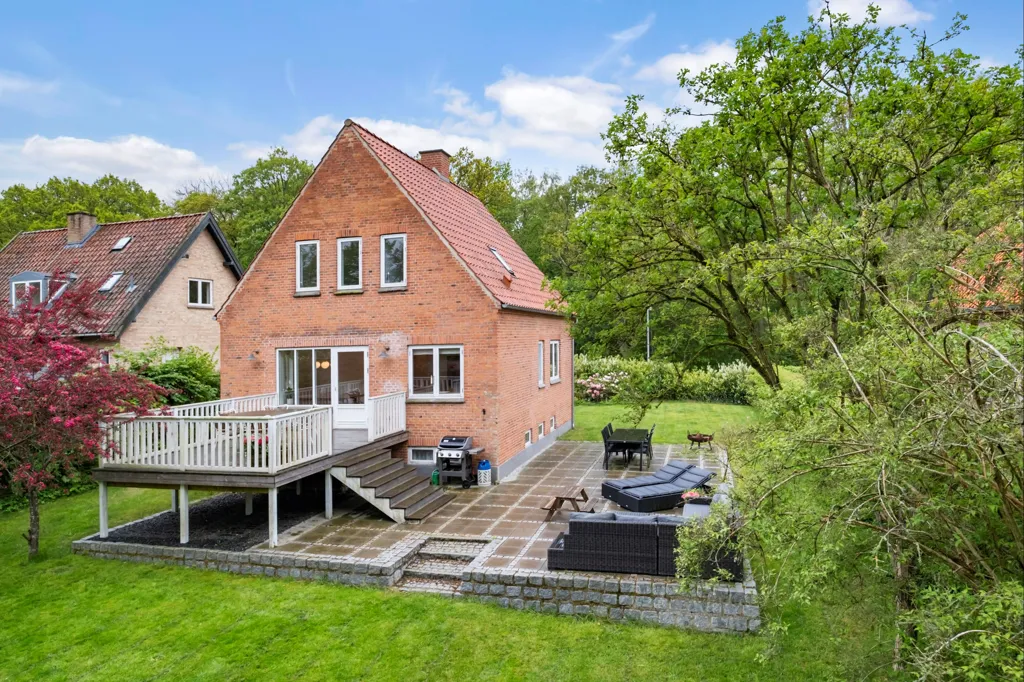 Jardin - Modernised Villa with Forest View in Hillerød