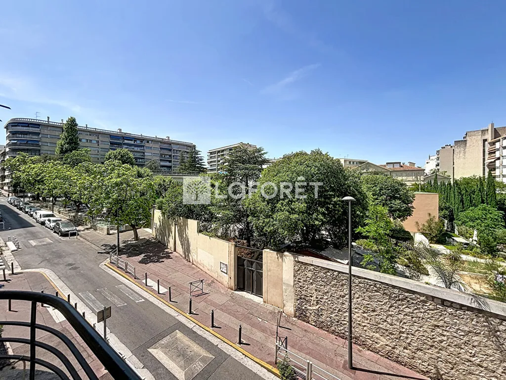 Balcone - 3-Bed Apartment with Balcony near Marseille