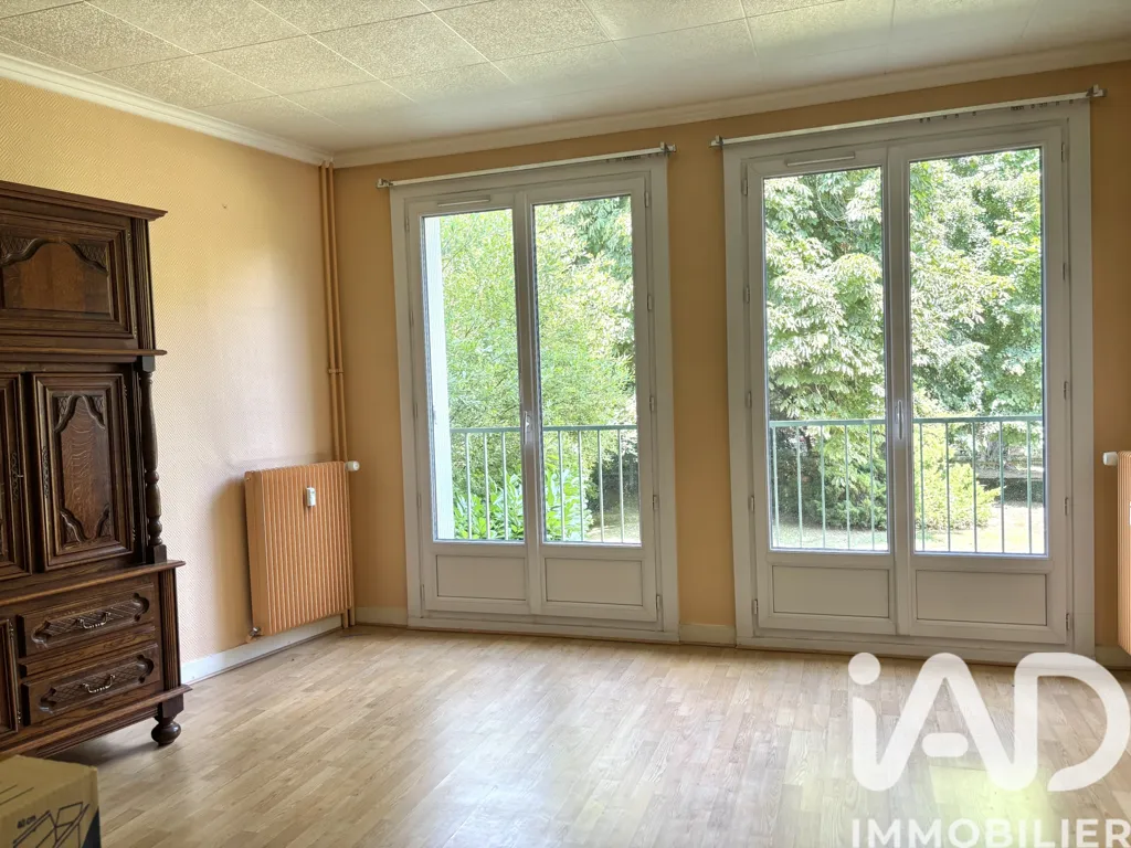 Magamistoad - 3-Bed Apartment with Garden Access in Senlis