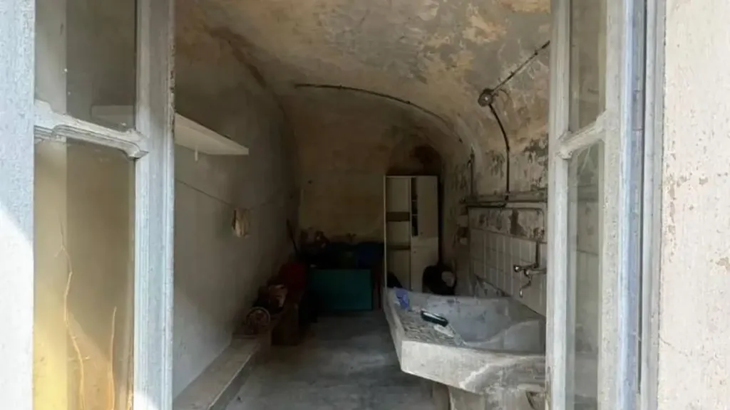 Salles de bain - Terraced House with Multiple Apartments in Brusnengo