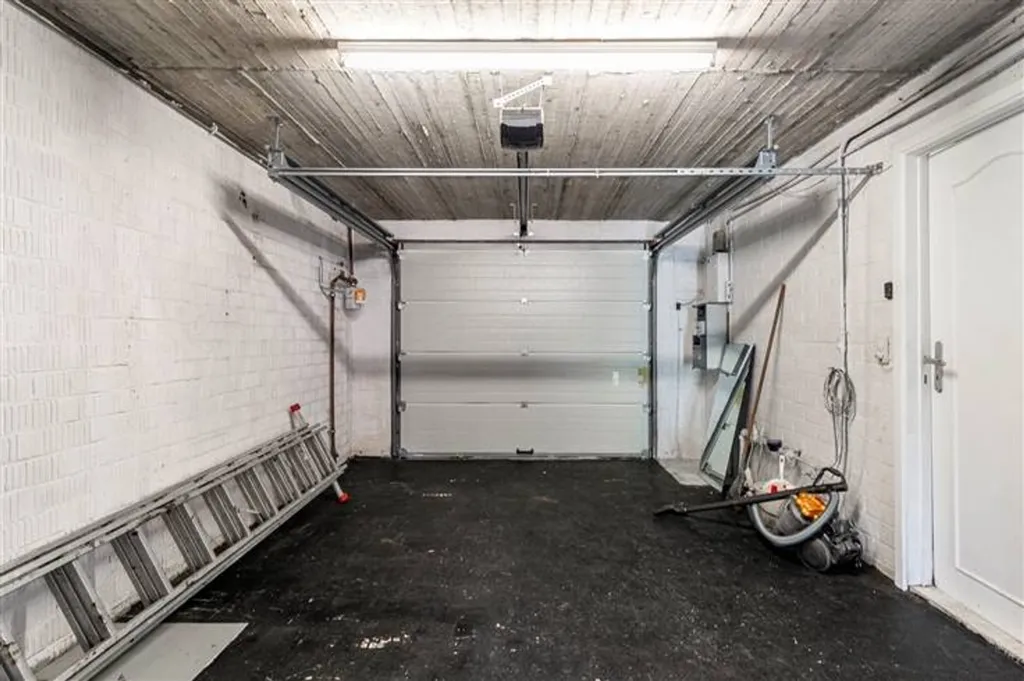 Garage - Bel-étage avec Jardin et Terrasse à Merksem