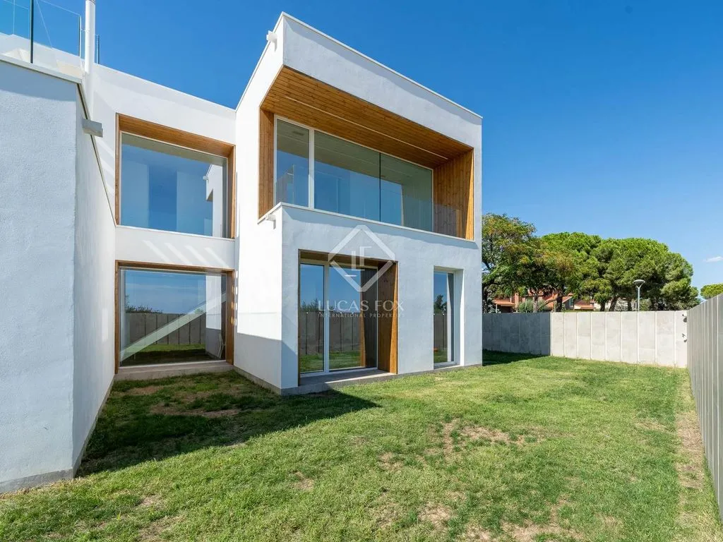 Välivaade - Modern House with Pool in Reus