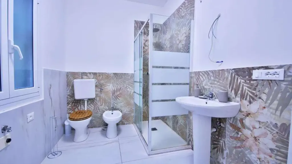 Vannitoad - Rear-Facing Apartment with Sea Proximity in Genoa