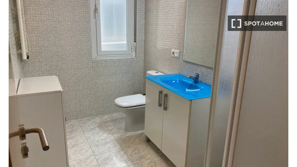 Salles de bain - Room in Shared Flat with Lift in Salamanca
