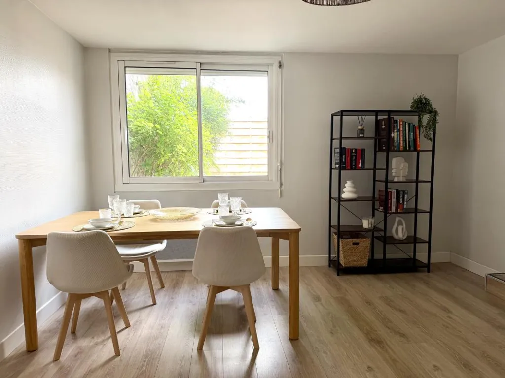 Salle à manger - Duplex 3 Pièces avec Terrasse en Centre-ville de La Rochelle
