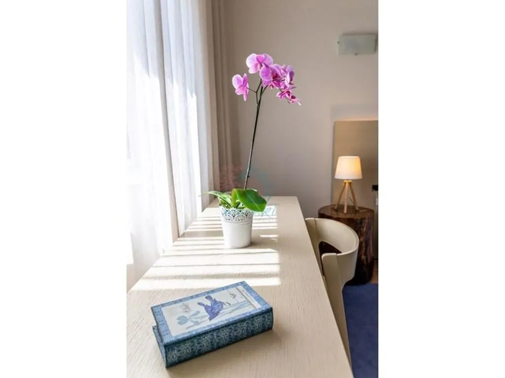Bureau - Luxury Hotel with Resort Amenities in Espiche