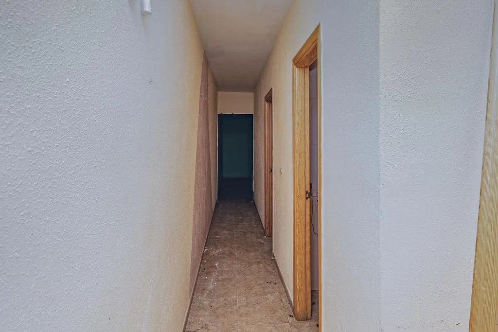 Esik - Occupied Flat with Terrace in Vícar