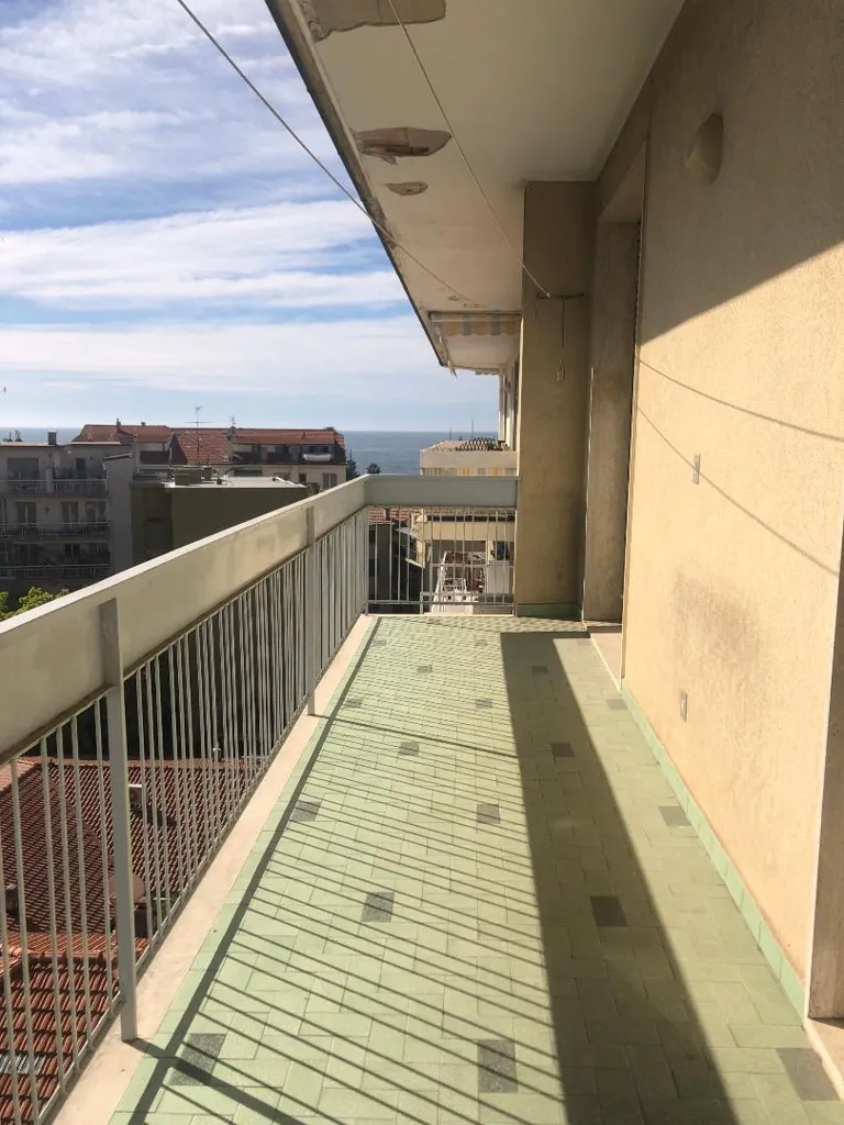 Rõdu - Apartment with Sea View in Sanremo