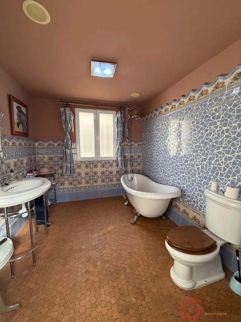 Bathrooms - Luxury Villa with Sea View in Salobreña