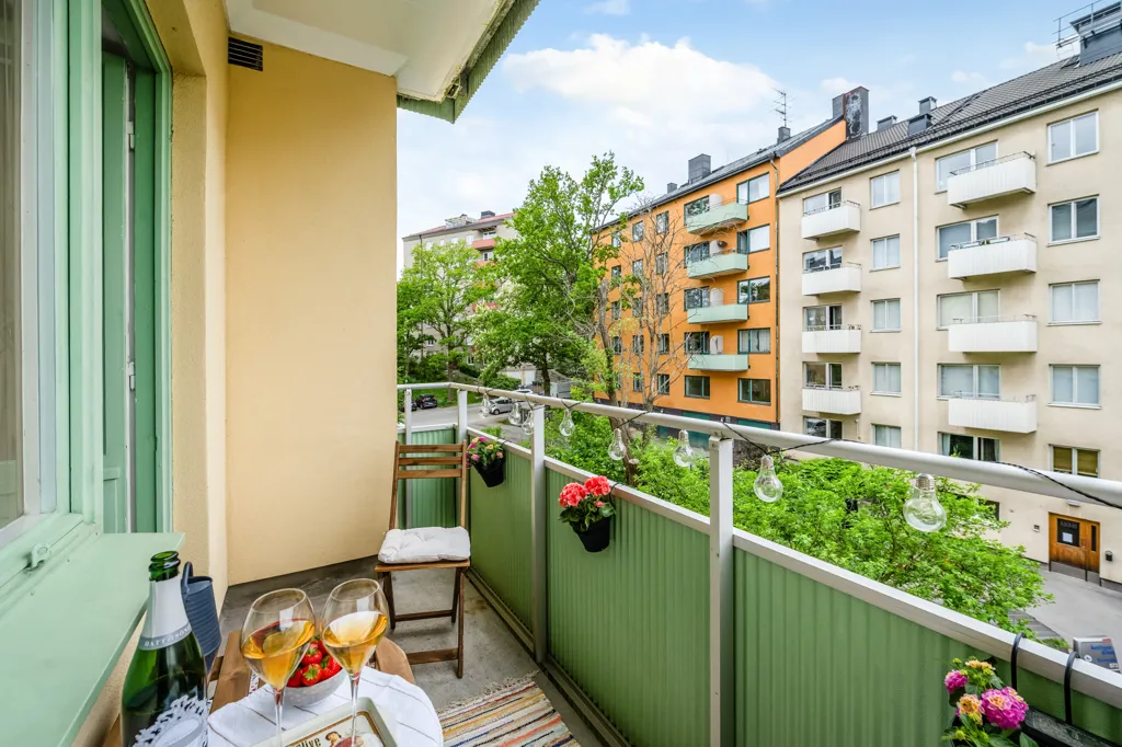 Balcon - Apartment with Balcony in Råsunda