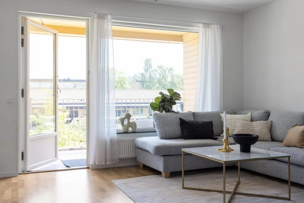 Elutuba - Apartment with South-Facing Balcony in Vallhamra