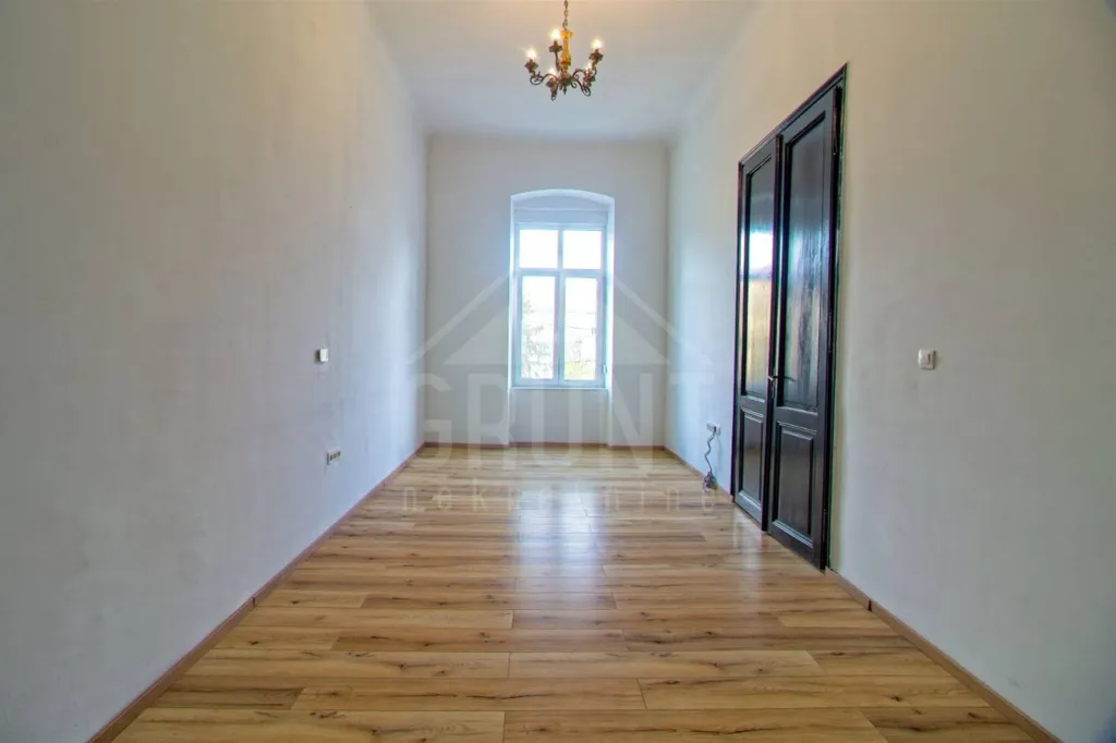 Esik - Secessionist Flat with Park View in Osijek