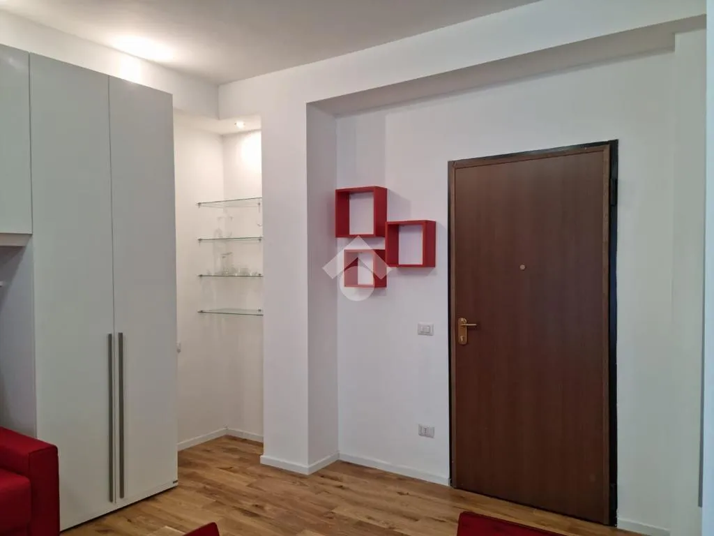 Elutuba - Fully Furnished Studio with Balcony in Milan