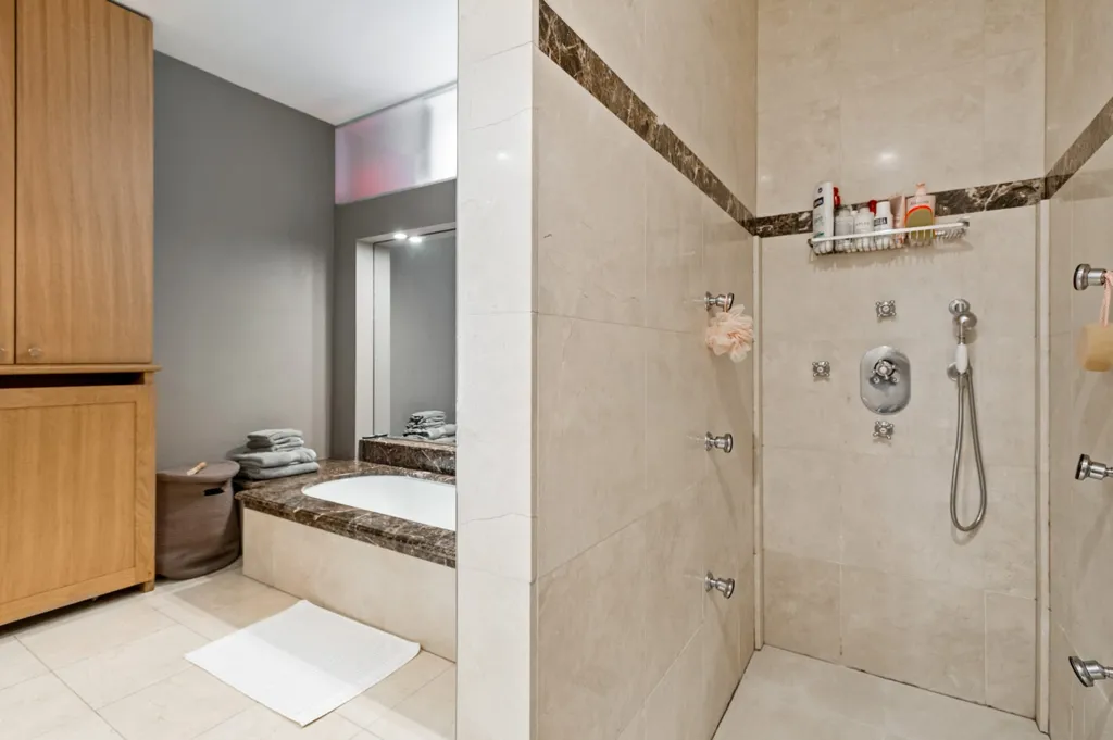 Salles de bain - Herenhuis Neo-Lodewijk XVI avec Jardin à Antwerpen