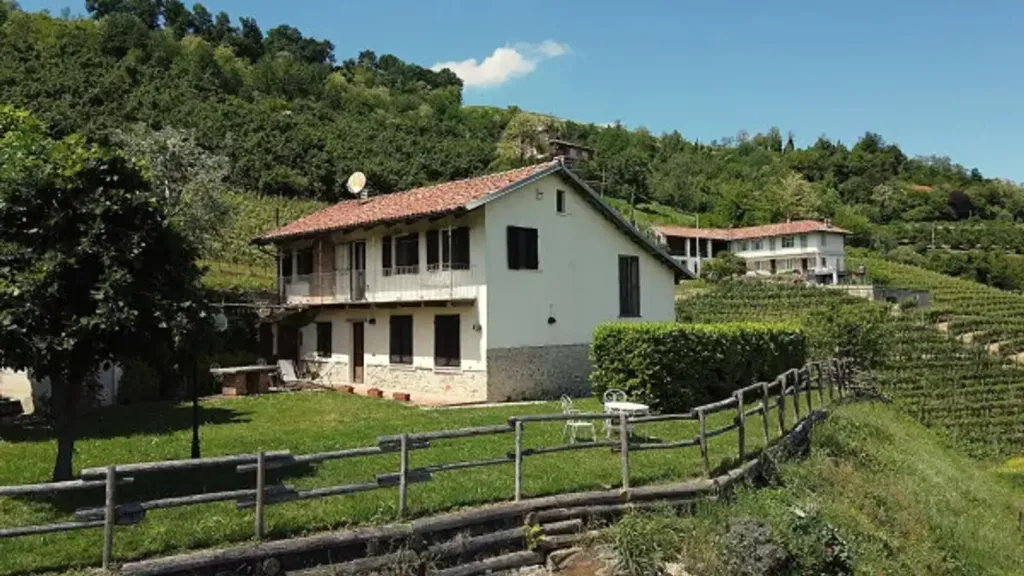 Exterior - Rustic Cascina with Garden in Diano d'Alba