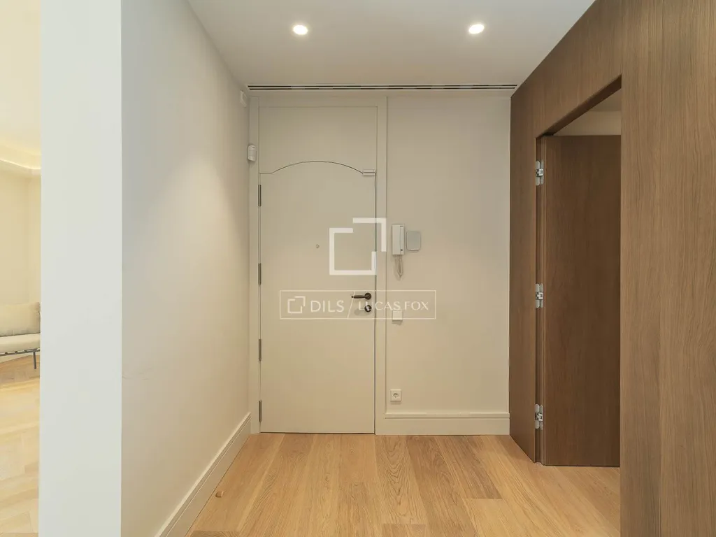 Entrée - Renovated Apartment with City Views in Eixample
