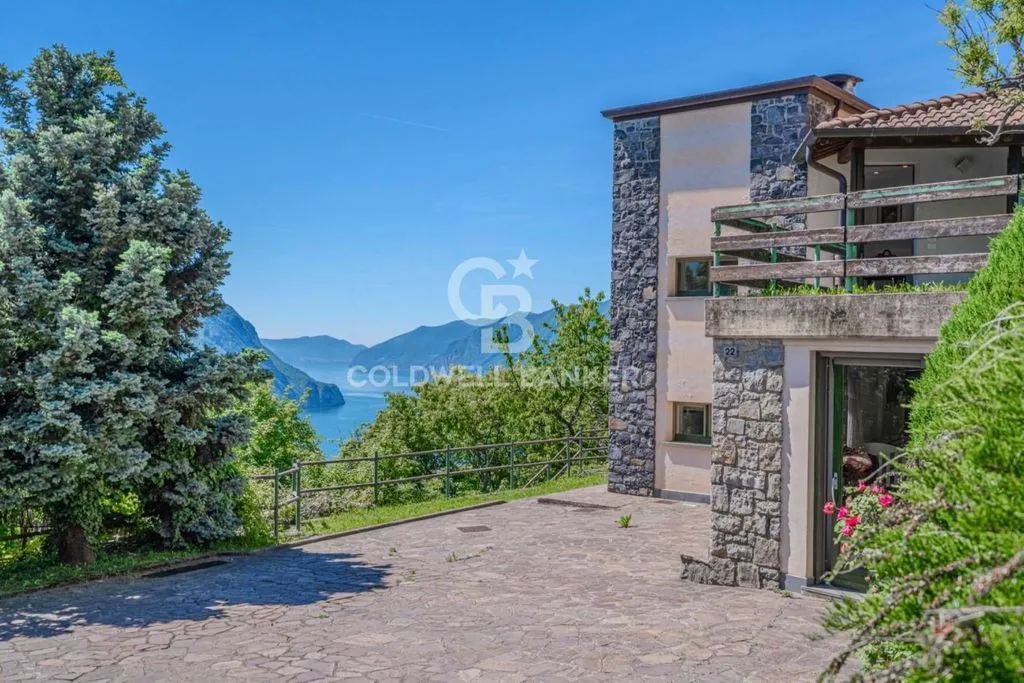 Terrasse - Panoramic Villa with Private Park in Costa Volpino