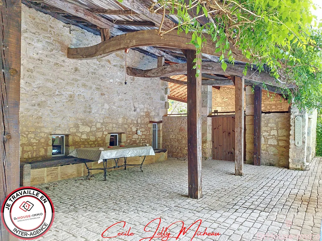 Jardin - Maison en Pierre avec Piscine à Saint-Savin