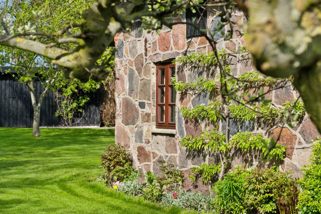 Jardin - Historic Villa with Water View on Hjarnø