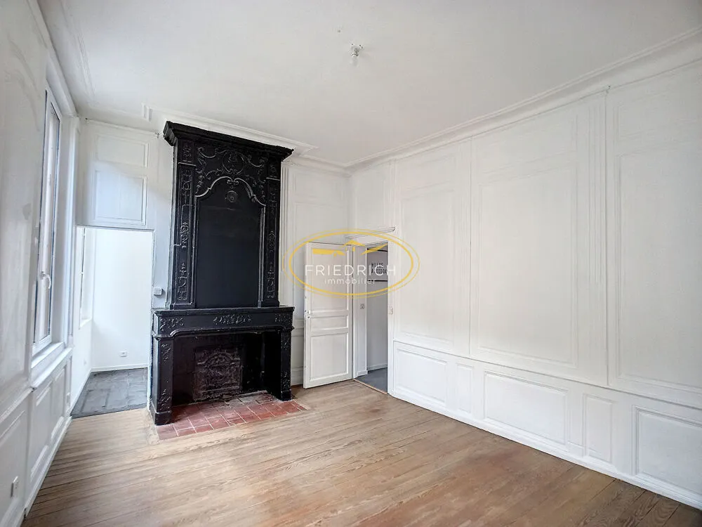 Séjour - Appartement 3 Pièces avec Vue sur la Ville à Proximité du Quartier Renaissance