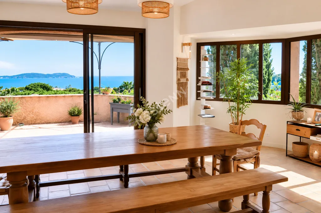 Salle à manger - Villa avec vue mer à Carqueiranne