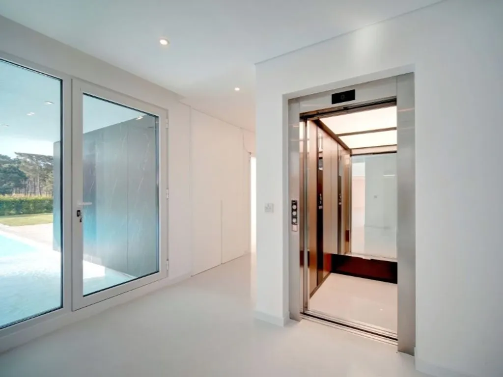 Esik - Contemporary Villa with Golf View in Almada